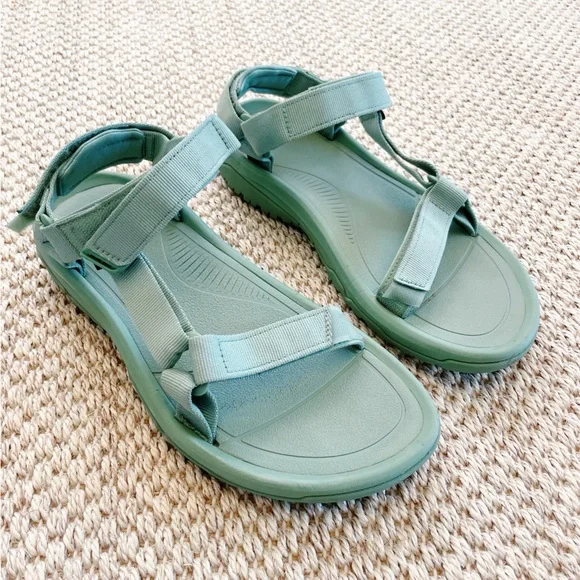 Teva Women's Hurricane Xlt2 Green - women’s 10 - worn once - Picture 1 of 7